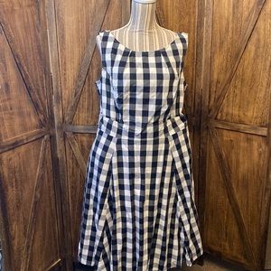Eshakti flannel check sleeveless dress in Black and White. Size 1X - 18W